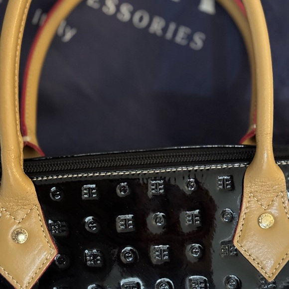 Arcadia Bugatti Italian Black Patent Leather bag with dust bag - Picture 4 of 9